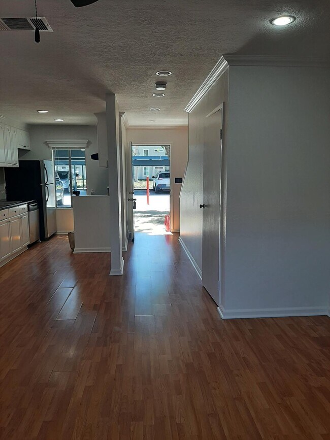 Building Photo - 1009 Murrieta Blvd