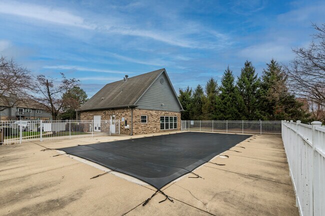 Building Photo - 43 Foxcroft Rd