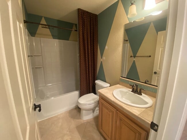 Building Photo - Spacious 2BD Condo with Loft & 2-Car Garage Near Intel and Willow Hill Park