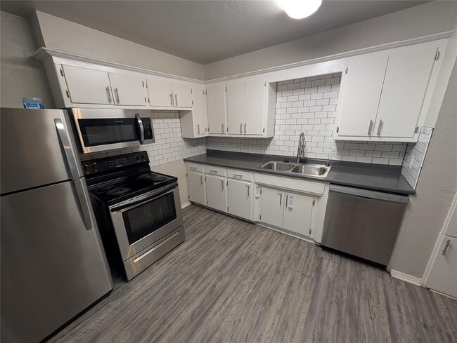 Building Photo - 1614 Iowa St