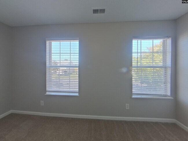 Building Photo - 925 Schofield Ln