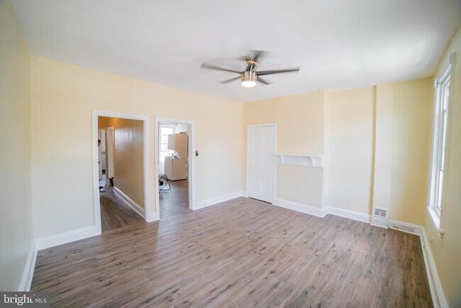 Building Photo - 2427 E Allegheny Ave