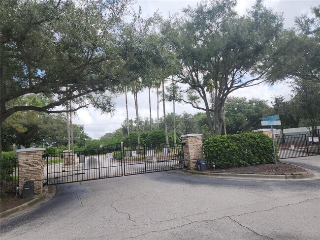 Building Photo - 2302 Lake Woodberry Cir