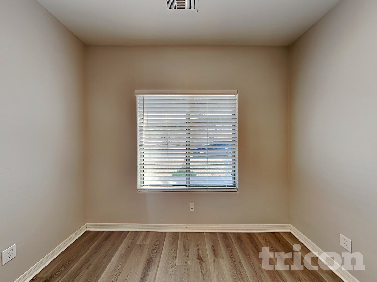 Building Photo - 504 W Beautiful Ln