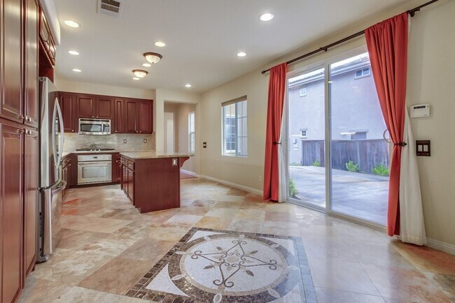 Building Photo - 4 Bedroom Cul-de-Sac home in San Elijo Hills!