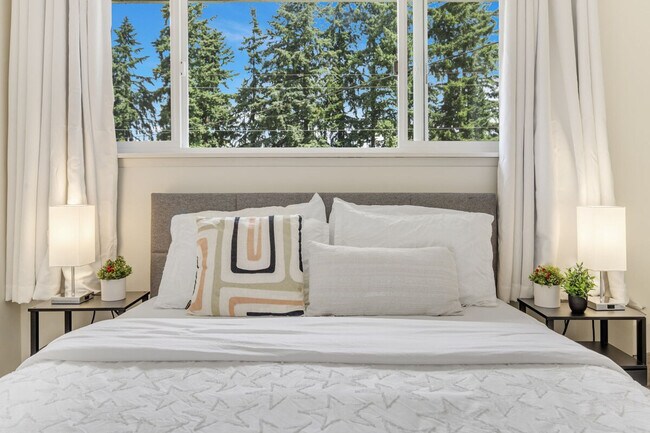 Building Photo - 12527 SE 52nd St