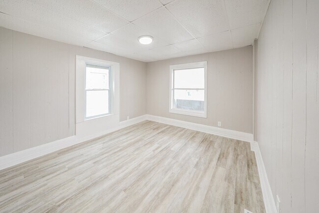 Building Photo - 593 Emerson St