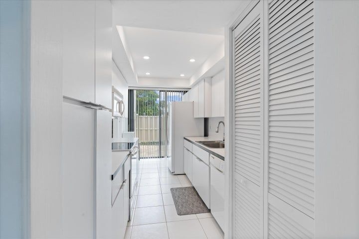 Building Photo - 609 Bridgewood Dr