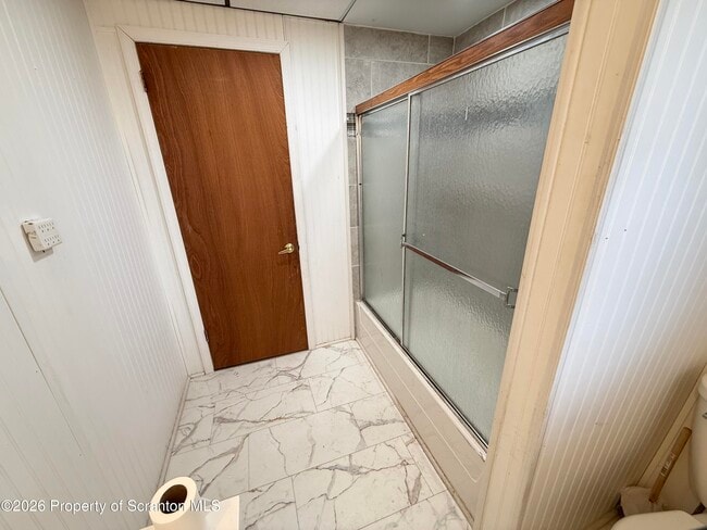 Building Photo - 2140-2140 Pond Ave