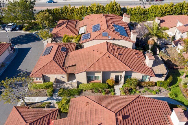 Building Photo - Beautiful Furnished Home in Seaside Villas Near Doheny Beach!