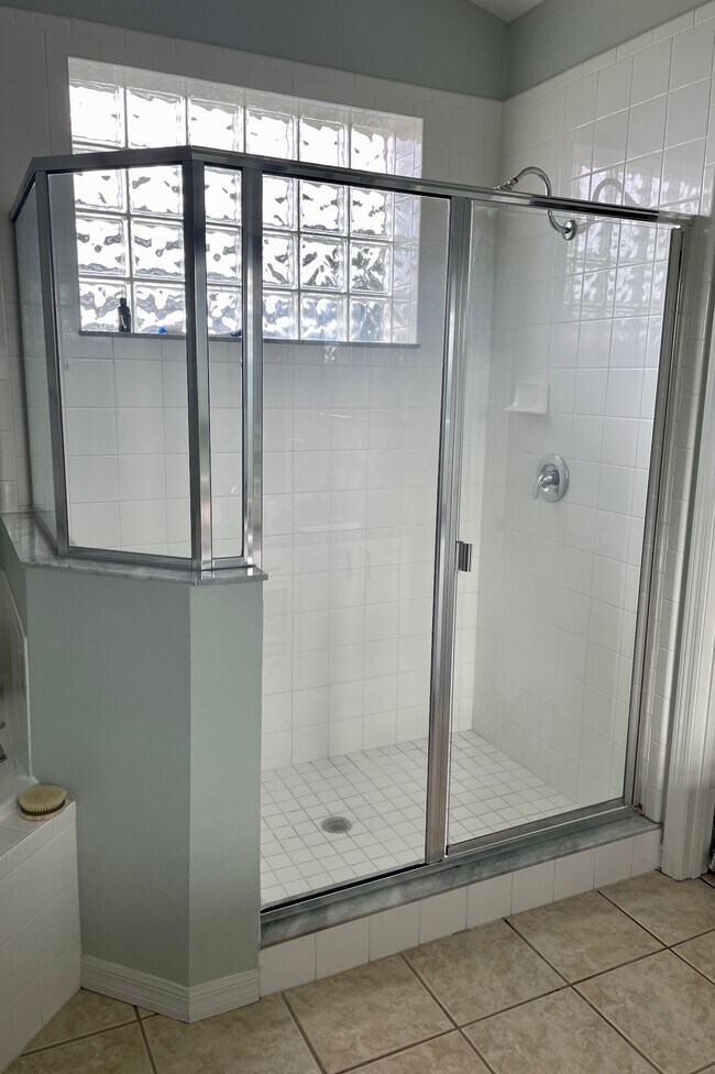 Building Photo - 2409 Sweetwater Blvd