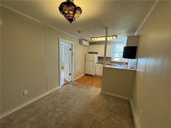 Building Photo - 40-40 Freebody St