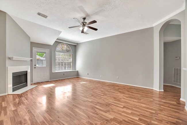 Building Photo - 15118 Red Cedar Cove Ln