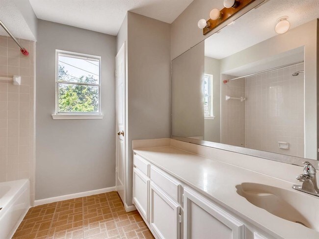 Building Photo - 1406 Westray Ct