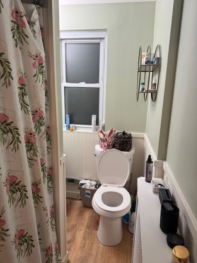 Building Photo - Bright 2 Bedroom Apartment in Duquesne Hei...