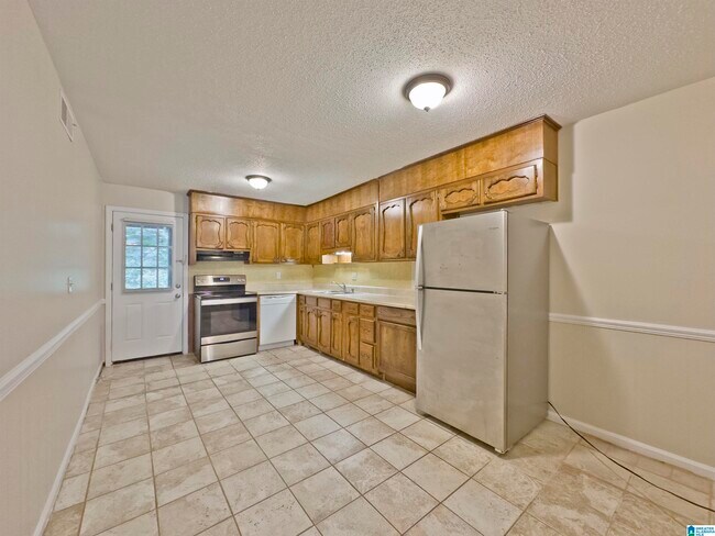 Building Photo - 3229 Westbrook Dr