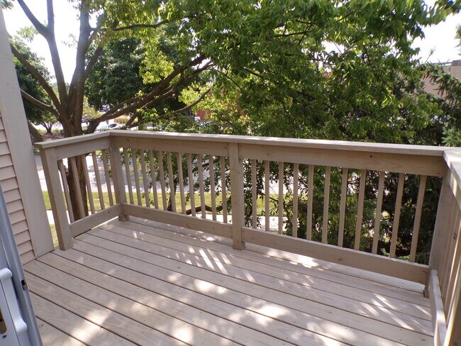 Building Photo - 1053 Woodhill Ct