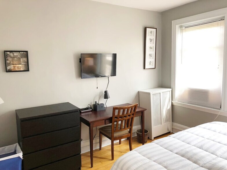 Building Photo - 20 Fordham Rd