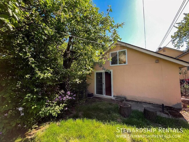 Building Photo - 2266 Alder St