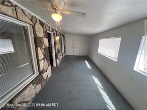 Building Photo - 10 E Bonanza Rd