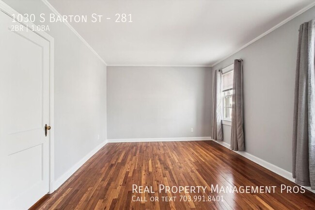 Building Photo - Sunny & Spacious Arlington Village TH- Ste...