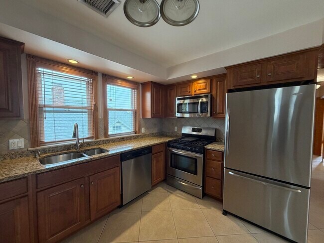 Building Photo - 35-37 John St