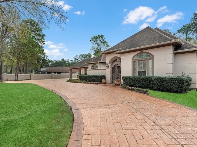 Building Photo - 19652 Riverwalk Dr
