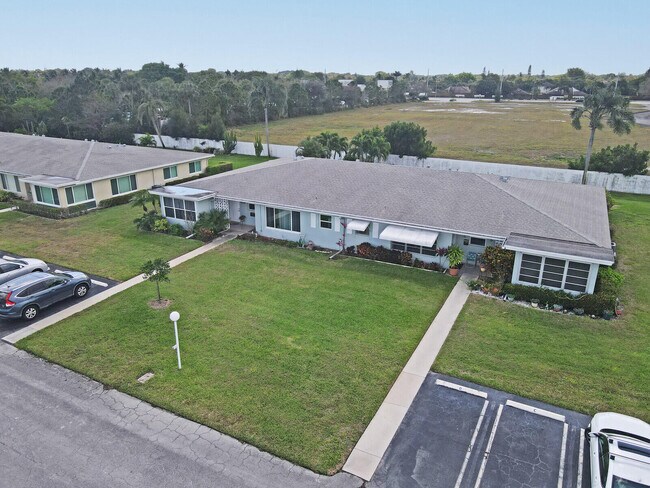 Building Photo - 202 W High Point Terrace