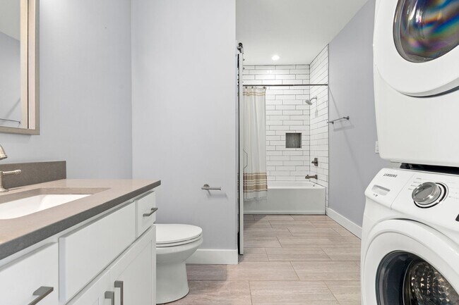 Building Photo - Modern Charm in the Country