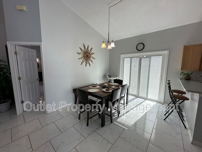 Building Photo - 645 Majesty Dr