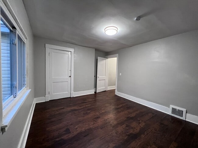 Building Photo - Updated 2BR Townhouse now showing!