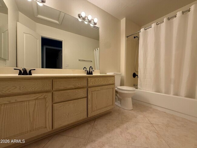 Building Photo - 5170 W Ivanhoe St