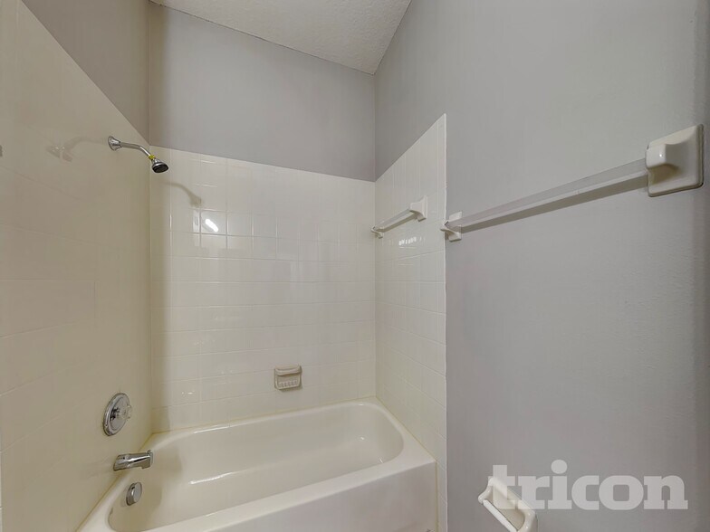 Building Photo - 9588 Southern Charm Cir