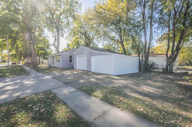 Building Photo - Spacious 2 Bedroom 1 Bathroom home