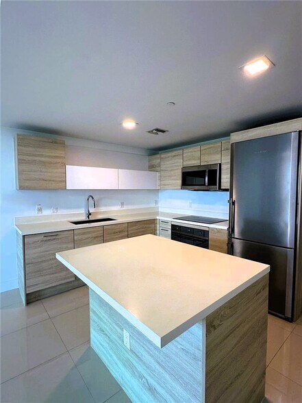 Building Photo - 16385 Biscayne Blvd