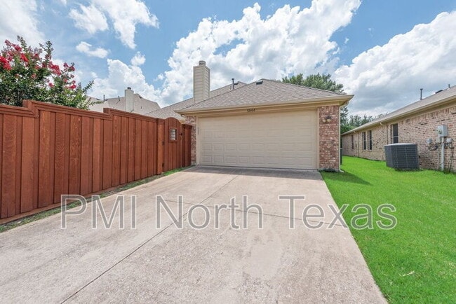 Building Photo - 12608 Red Hawk Dr