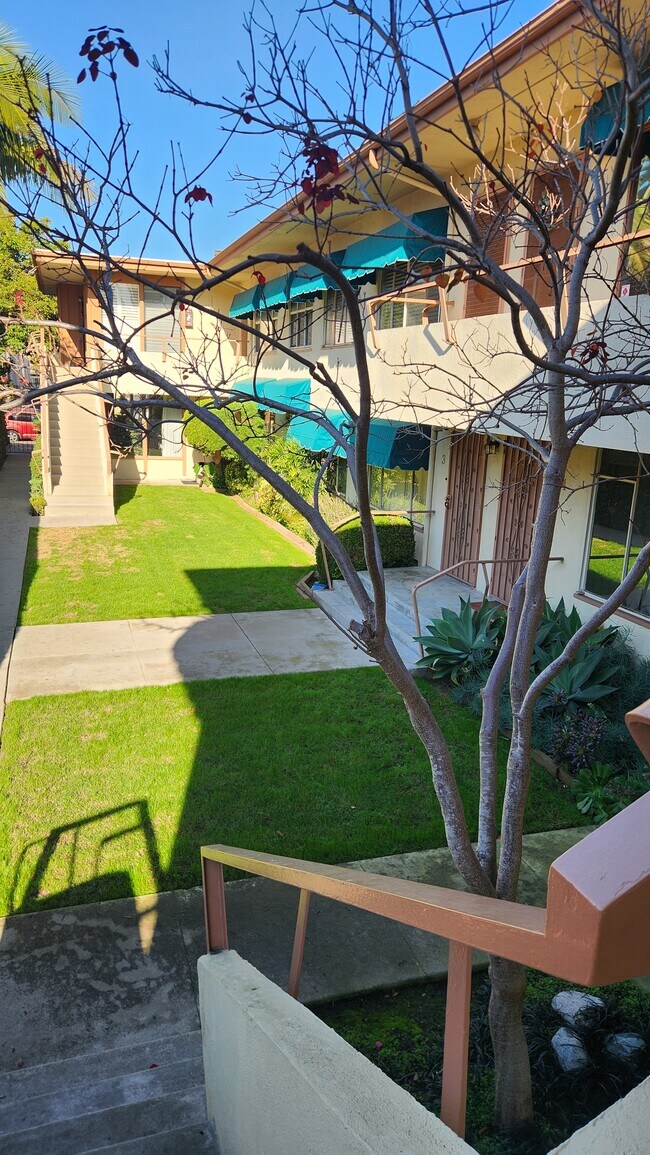 Building Photo - 2222 2nd St