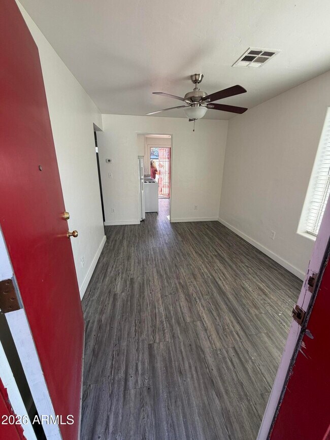 Building Photo - 706 W Taylor St