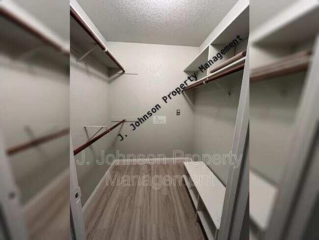 Building Photo - 1144 May Ave