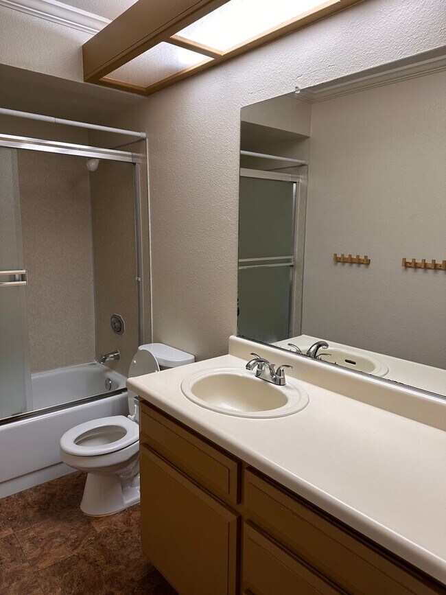Building Photo - Charming 2/1 Duplex With Access To The Cou...