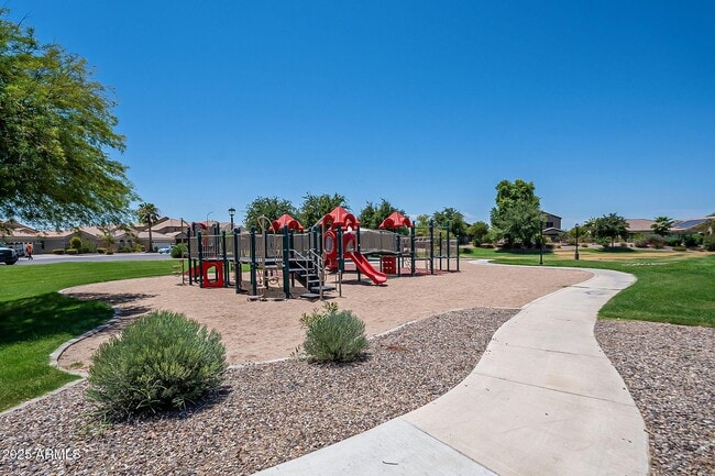Building Photo - 2401 E Sequoia Dr
