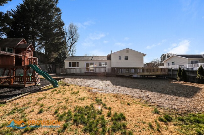 Building Photo - 3025 Rock Dr