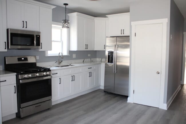 Building Photo - 1625 S 60th Ct