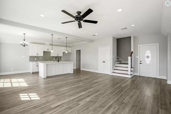 Building Photo - 9815 Bamboo Rd