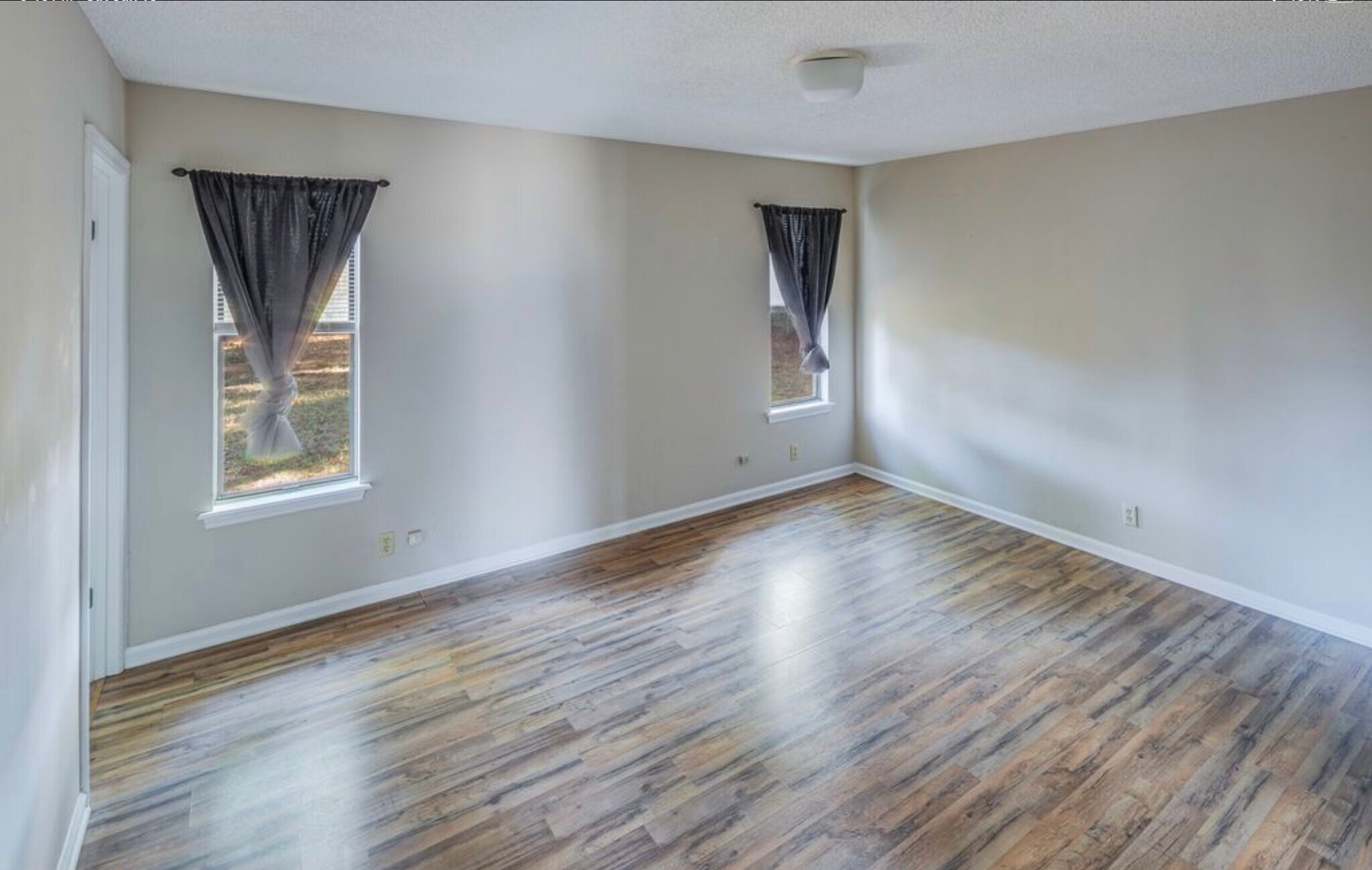 Building Photo - 105 Pinedale Dr