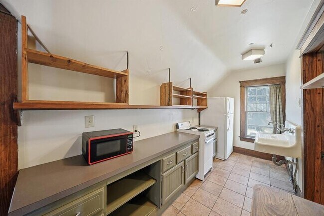 Building Photo - 1345 E St