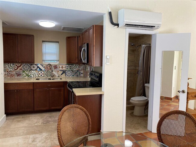 Building Photo - 327 Menores Ave