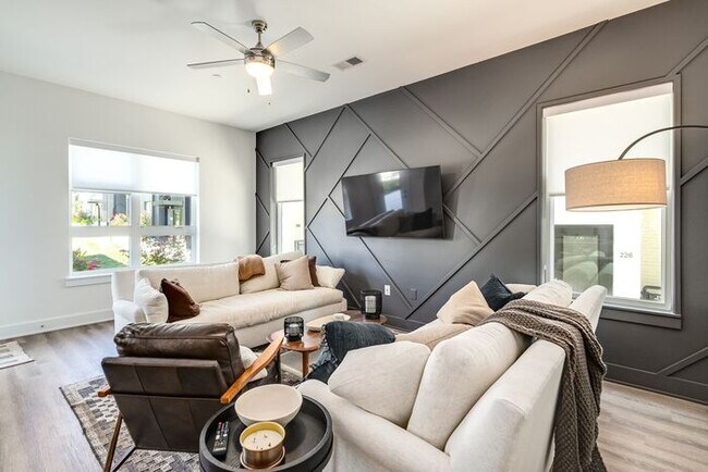 Building Photo - Fully Furnished near Soccer stadium