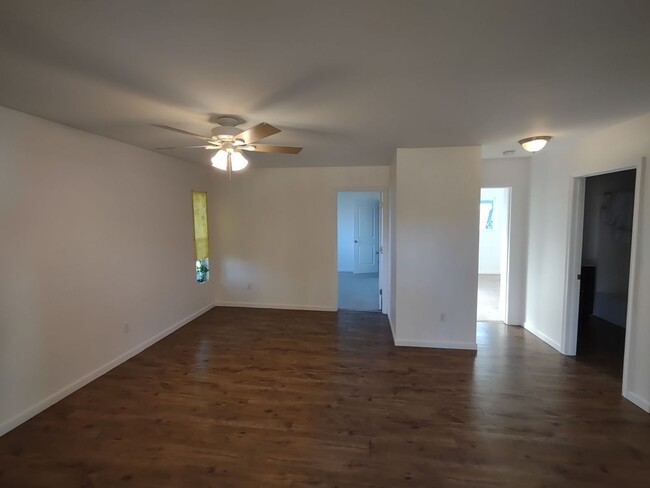 Building Photo - Beautiful Like New 2br, 1ba home with garage.