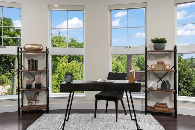 Building Photo - 218 W Kingsley St